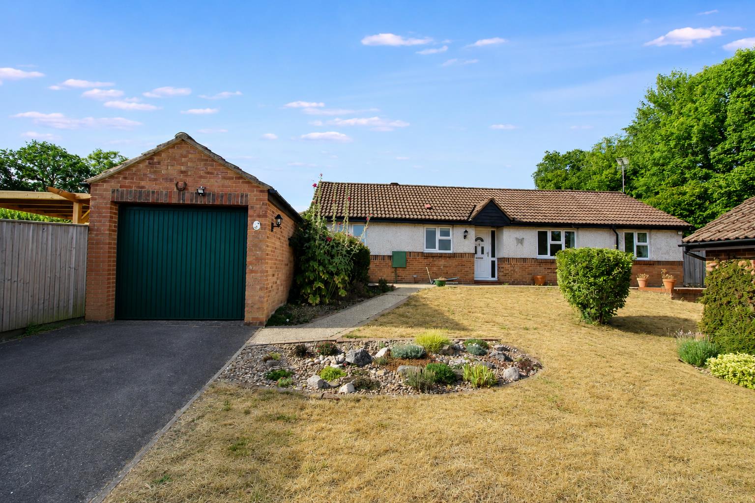 Simons Close, Tilehurst, Reading